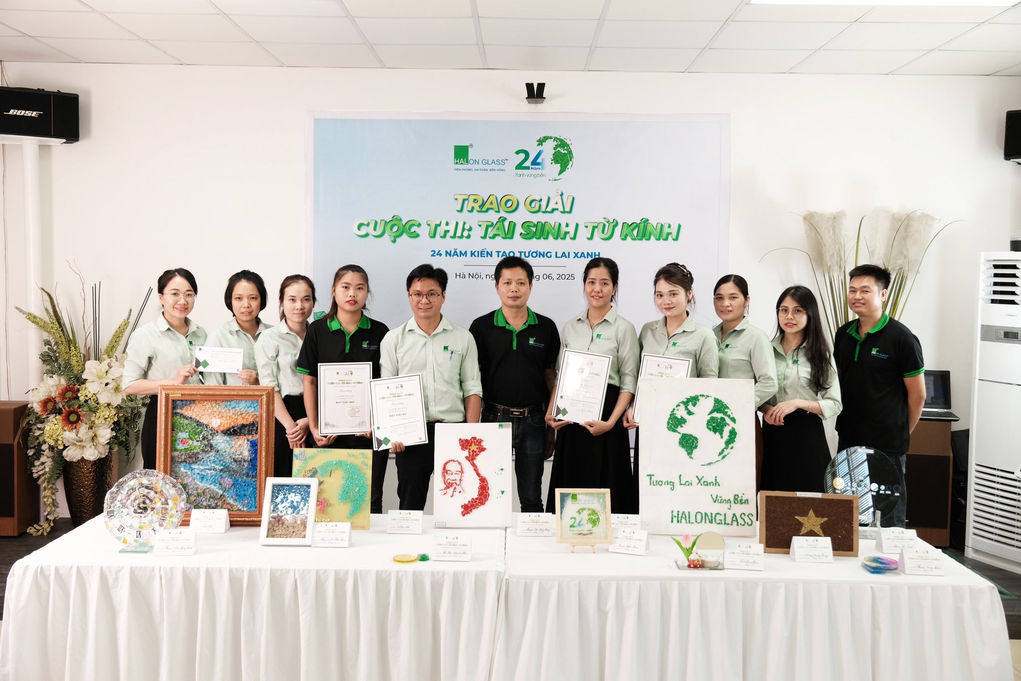 LỄ TRAO GIẢI CUỘC THI “TÁI SINH TỪ KÍNH” – KHI MẢNH VỠ BIẾN THÀNH CẢM HỨNG XANH